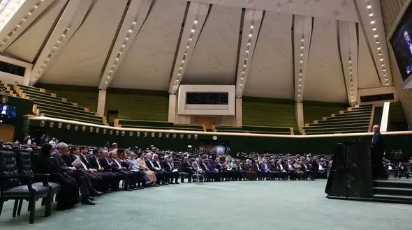 بازی پشت پرده مخالفان دولت در جلسات شبانه نمایندگان!