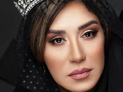 فیلم / نگاهی به چیدمان شیک خانه  نسیم ادبی  / از هارمونی رنگ های زرد و آبی در مبلمان تا پذیرایی درندشت با فرشی لاجوردی  مناسب عید 405