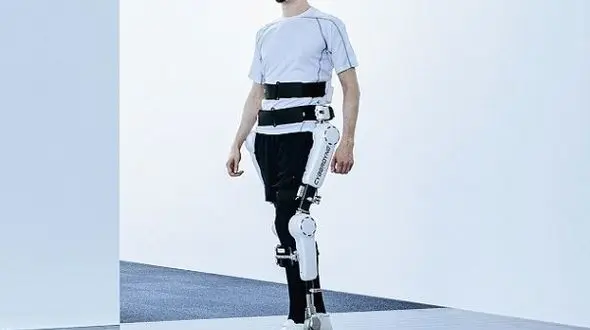 افراد معلول با این لباس رباتیک راه رفتن را تجربه می کنند