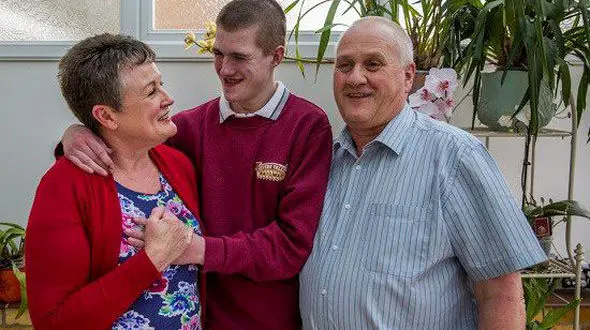 این پسر 18  سال نخوابیده است/اگر بخوابد می میرد+عکس