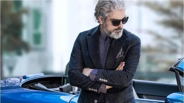 بازیگر نقش طاهر در سریال ستایش از خودروی لوکسش رونمایی کرد!