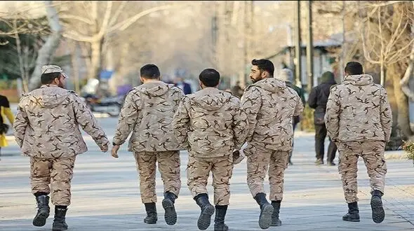 خرید سربازی لغو، افزایش حقوق سربازان مشروط شد / معافیت پدران دو فرزند
