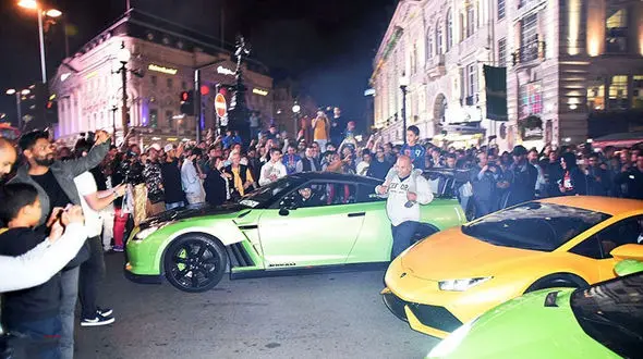 نمایش شبانه بچه پولدارها با ماشین های لوکس+تصاویر