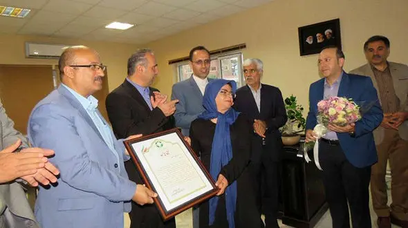 تجلیل از بانوی سوادکوهی منتشر کننده فیلم کشتن توله خرس +فیلم