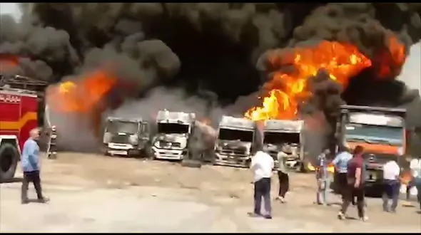 آتش سوزی هولناک تانکرهای سوخت دولت آباد کرمانشاه بررسی می شود