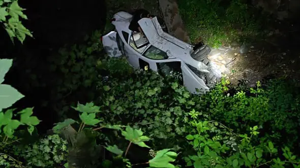 واژگونی خونین آزرا با مصدومیت 6 زن و مرد در جاده توسکستان