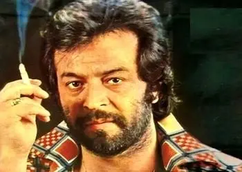 فیلم آواز قدیم /  ایرج قادری با حال بدی سیگار دود میکنه و آهنگ جیگرسوز گوش میده