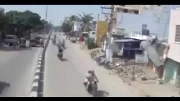 تخریب غیر اصولی و آواری که بر سر دو مرد ریخت + فیلم