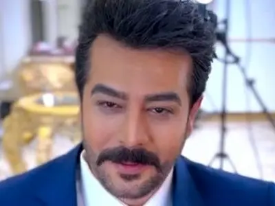 فیلم/ رقص و شادی سهیل قاصدی در روز دامادی و هنگام آماده شدن برای رفتن به عروسی و دیدن روی عروسش، مریم مومن/ شاه پسر داریم دوماد...