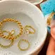 8 روش موثر برای تمیز و براق کردن طلا در خانه / نکات مهم درباره زیورآلات