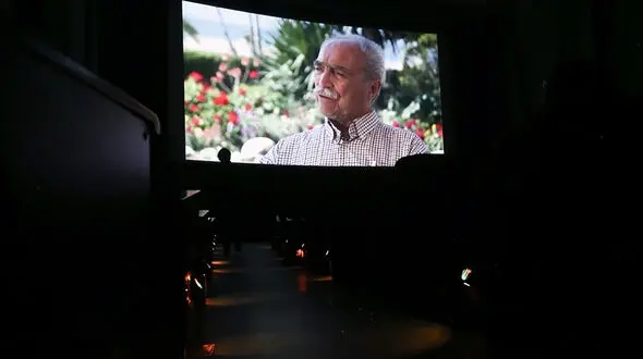 اکران مستند خیرین مدرسه ساز شهر تهران برای نخستین بار در سینما فلسطین