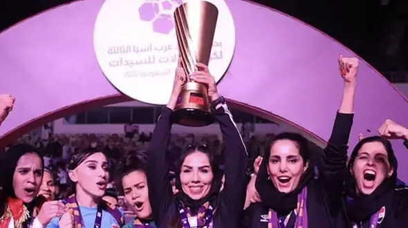 فدراسیون فوتبال عراق صدای بانوی تاریخ ساز ایرانی را درآورد