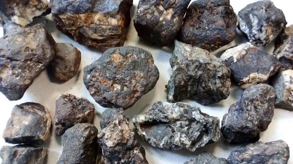 خرید و فروش میلیاردی شهاب سنگ‌ها !/ سنگ مریخی و ماه با انرژی ماورایی