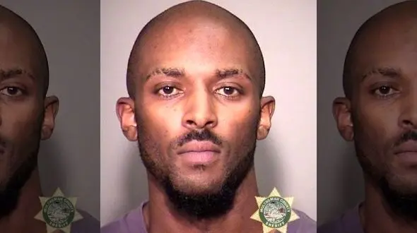 مامور گمرک به اتهام سرقت بازداشت شد+عکس