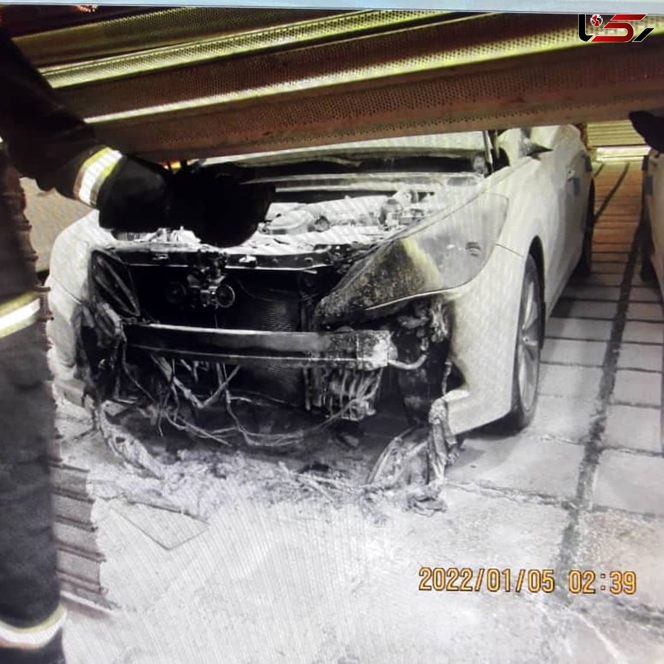 خودرو هیوندا در آتش سوخت/فرد ناشناس قصد آتش زدن کل نمایشگاه را داشت/به همراه عکس