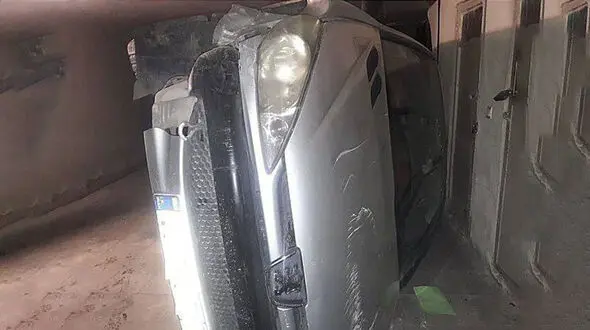 حادثه معمایی برای یک پژو206 داخل پارکینگ + عکس