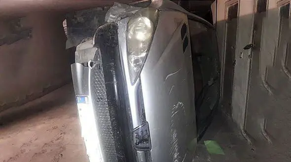 حادثه معمایی برای یک پژو206 داخل پارکینگ + عکس