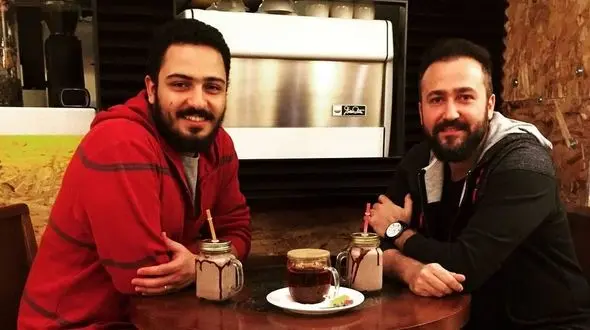 دورهمی بازیگر “یوسف پیامبر” و پسر عمویش در کافی شاپ+عکس 