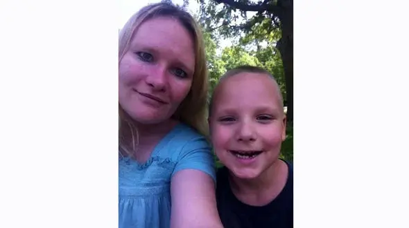 این مادر  چه رازی داشت؟ / خودکشی او پسر 8ساله‌اش مشکوک است+ عکس