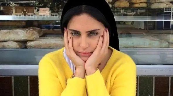 فیلم گل زیبای النازشاکردوست در فوتسال ! / شادی عجیب تر خانم بازیگر !