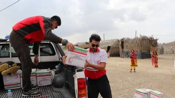 ادامه روند توزیع اقلام معیشتى در مناطق سیل زده سیستان و بلوچستان