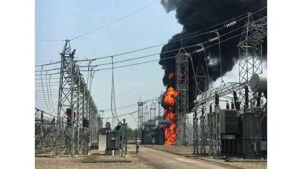 برق ۹۰درصد مشترکان آمل به دلیل آتش‌سوزی پست برق قطع شد