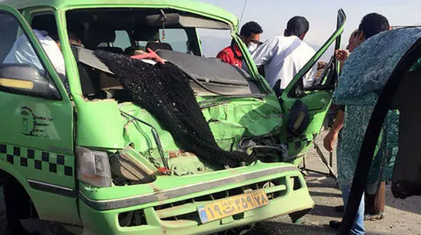 8 مجروح در تصادف ون و تریلی