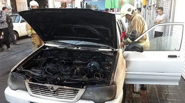 آتش گرفتن پراید در مجتمع ۸۰ واحدی در تهران + تصاویر