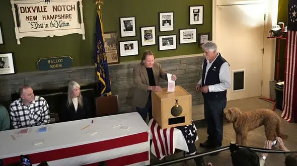 آغاز رسمی انتخابات آمریکا با باز شدن شعبه اخذ رای در دیکسویل ناچ