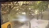 فیلم لحظه برخورد اتوبوس به خودروهای پارک شده در نیشابور/ همه وحشت کردند!