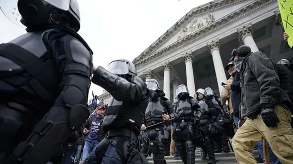 مراسم تحلیف جو بایدن عقب افتاد / تظاهرات مسلحانه ای در راه است + فیلم