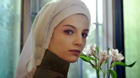 نگاهی صمیمی به خانه لوکس مهسا حجازی شیرین سریال تاسیان / دکوراسیونی آرام‌بخش، اصیل و کلاسیک که شکوه و ماندگاری را در هر گوشه‌اش فریاد می‌زند+ عکس