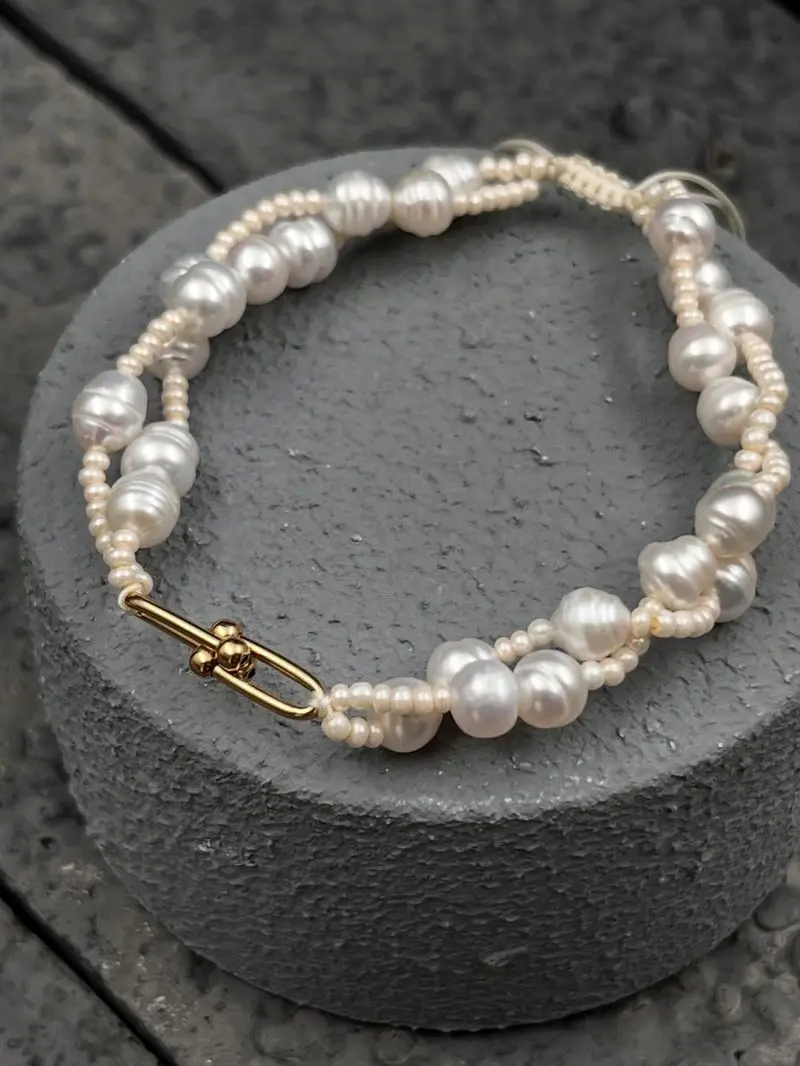 دستبند مروارید و زنجیر مناسب استایل روزمره