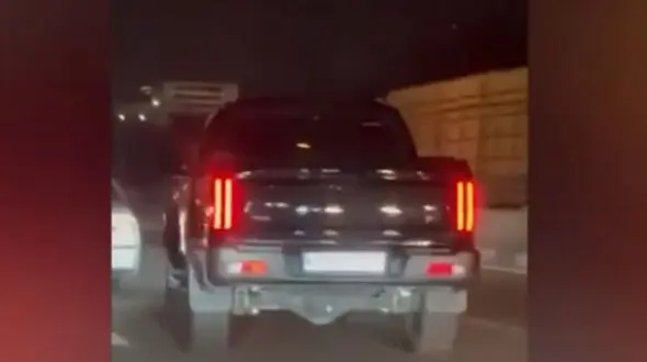 فیلم حرکات جنون آمیز راننده کی ام سی در تهران / راننده دلیل خود را توضیح داد