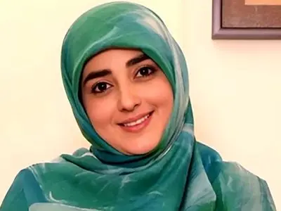 فیلم / گریه های ستاره سادات قطبی: ما فقیر بودیم ... دوستم به تولدش دعوتم نکرد .... گفت شما پولدار نیستید ... الان به تولدش دعوتم کرده میگه بیا پزت رو بدم به دوستام .. آخه با چه رویی ...