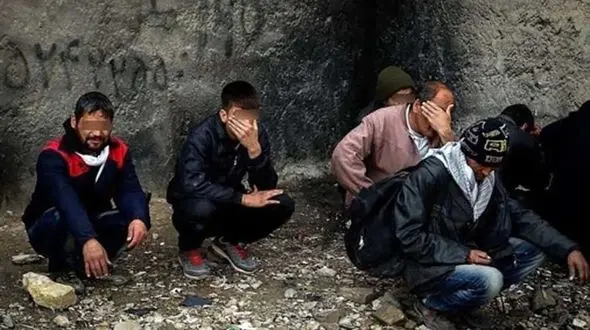 فیلم فاجعه بار از چابهار ! / فروش مواد مثل نقل و نبات در روز روشن !