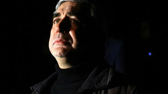 اکران فیلم "خروج" حاتمی کیا  در سینما تراکتور پیشوای ورامین !+فیلم عجیب