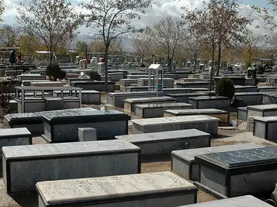 فیلم  / 9 دختر باوفا تابوت پدرشان را در ماکو روی دوش هایشان حمل کردند / جای نداشتن پسر در غیرت دختران آذری زبان پر شد / وصیت پدر ماکویی : دخترانم تابوت مرا حمل کنید 