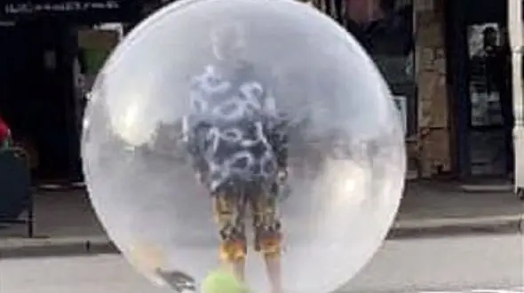 روش عجیب مرد استرالیایی برای مبتلا نشدن به کرونا!