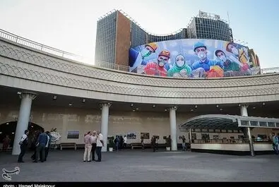  افتتاح نمایشگاه عکس "خانه‌ای که سیل برد، مهری که سیل آورد" در ایوان انتظار میدان ولیعصر(عج) 