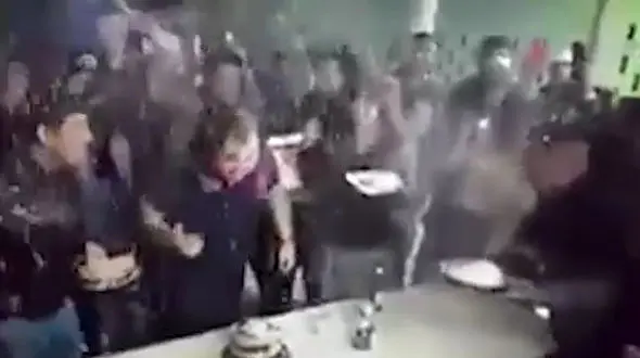 توطئه وحشتناک دوستان یک پسر در جشن تولدش! + فیلم