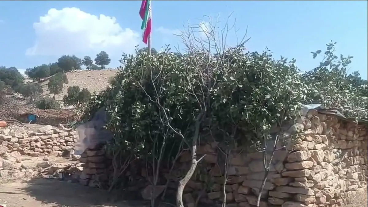 مدرسه کپری با دو دانش آموز در لرستان / این استان ۳۰ مدرسه سنگی دارد / وعده حذف مدارس کپری و سنگی چه شد؟ و صوت