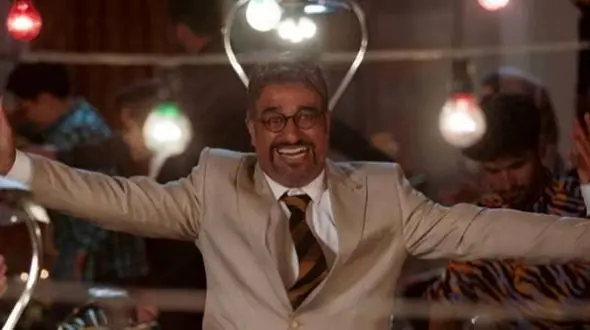 فیلم/ رقص بازیگران در عروسی پژمان جمشیدی با تیپ دهه شصتی / بیژن بنفشه خواه و بهرنگ علوی از جون مایه گذاشتند!