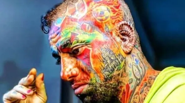 فیلم لباس  پوشیدن تتلو ! 