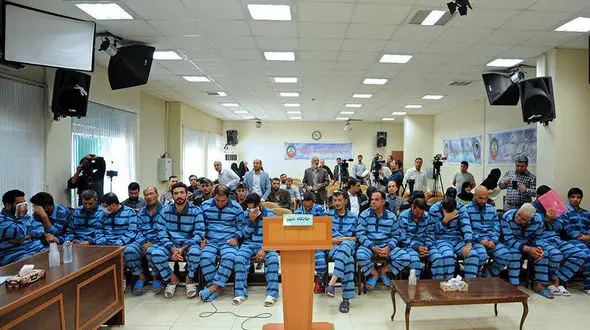 عکس بدون پوشش 17 متهم پرونده های ارزی / دلارها کجا هستند!