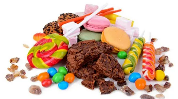 8 بلایی که شیرینی جات سر شما می آورد+ اینفوگرافی