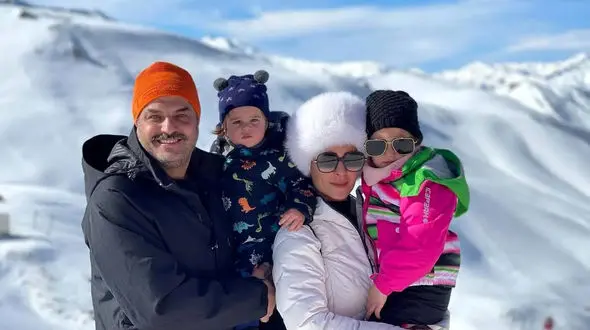 تفاوت 360 درجه ای محل تولد پسر و دختر سام درخشانی؛ برکه خانوم کانادا و آقا برسام ایران +عکس