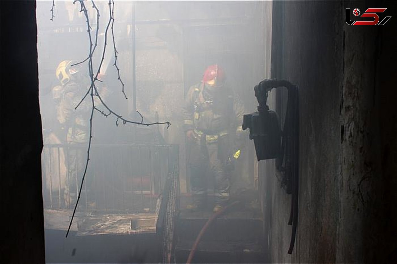 خطر آتش و دود در کارگاه تولیدی کفش + عکس