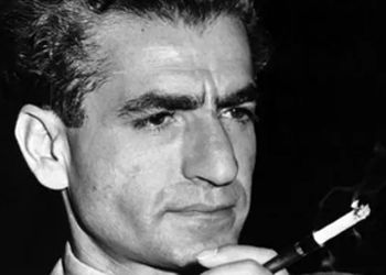 عکس هایی دیده نشده از چاپلوسی محمدرضا پهلوی برای سران مملکت/ از رانندگی برای پادشاه عربستان تا بوسیدن دست ملکه دانمارک ..!