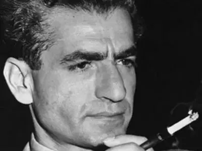 عکس سفر در زمان / «اشرف، شمس، تاج الملوک, محمدرضا پهلوی، ملکه نازلی و فوزیه در بندر شاهپور»؛ سال 1318
